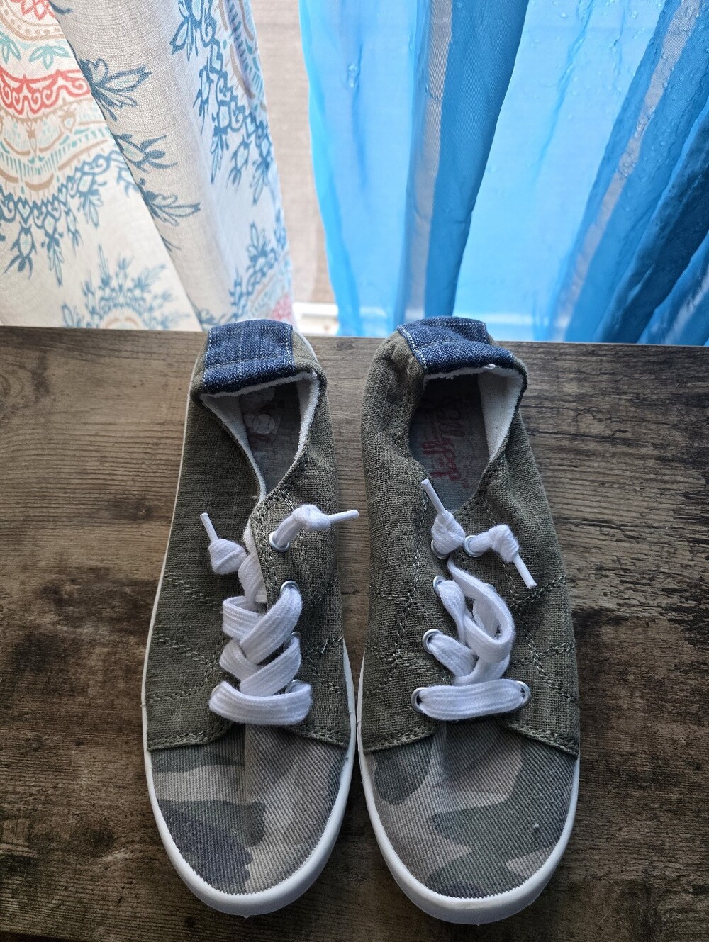 Jellypop Camo Canvas Slip-On Sneakers - EUC 7.5
